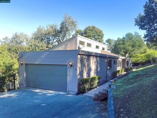 4 Wanda Ln, Orinda, CA 94563
