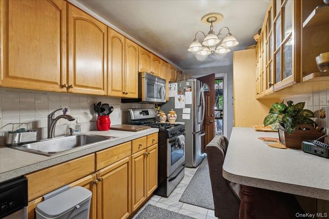 1020 E 213th Street, Bronx, NY 10469