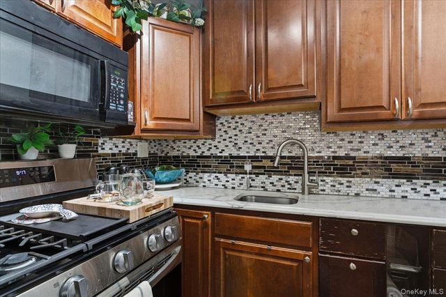 1020 E 213th Street, Bronx, NY 10469