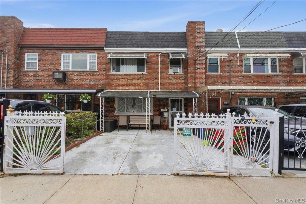 1020 E 213th Street, Bronx, NY 10469