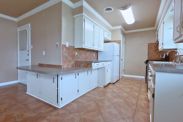 1709 E 51st St, Odessa, TX 79762