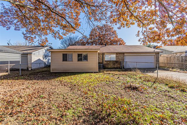 1313 Oakbluff Drive, Lancaster, TX 75146