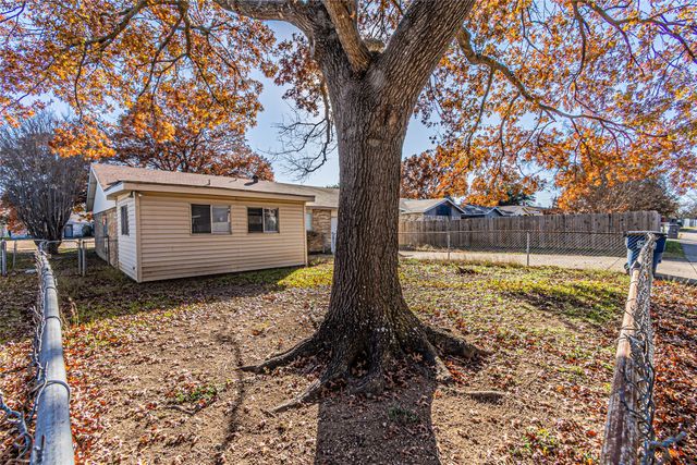 1313 Oakbluff Drive, Lancaster, TX 75146