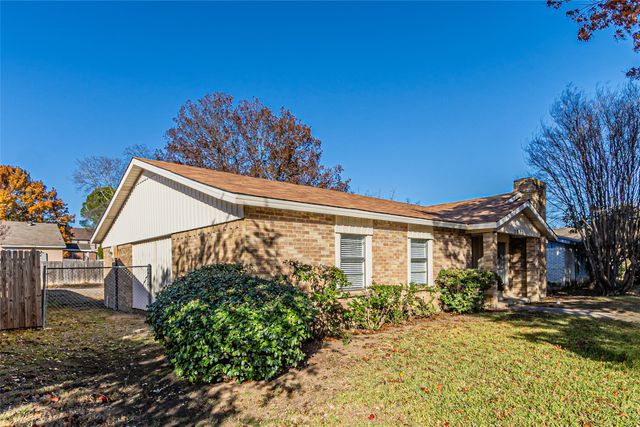 1313 Oakbluff Drive, Lancaster, TX 75146