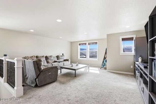 6105 Occidental Rd, Yakima, WA 98903