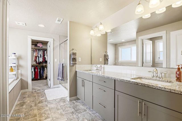 6105 Occidental Rd, Yakima, WA 98903