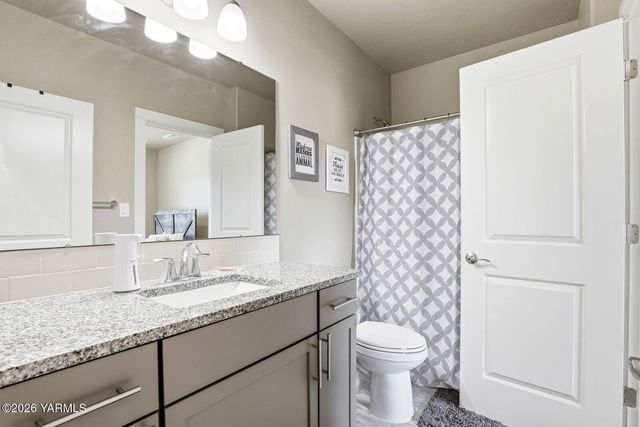 6105 Occidental Rd, Yakima, WA 98903