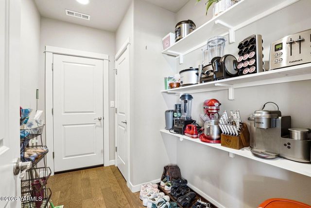 6105 Occidental Rd, Yakima, WA 98903