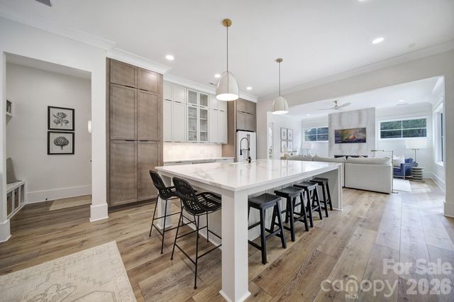 911 Laurel Creek Lane, Charlotte, NC 28211