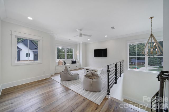 911 Laurel Creek Lane, Charlotte, NC 28211