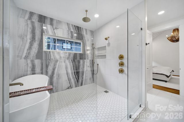 911 Laurel Creek Lane, Charlotte, NC 28211