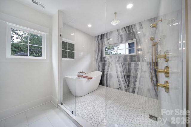 911 Laurel Creek Lane, Charlotte, NC 28211