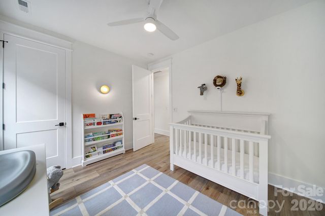 911 Laurel Creek Lane, Charlotte, NC 28211