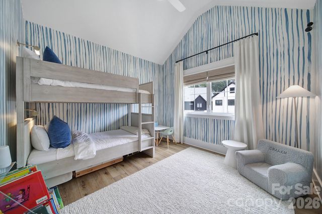 911 Laurel Creek Lane, Charlotte, NC 28211