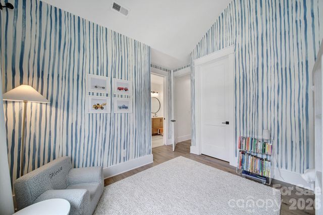 911 Laurel Creek Lane, Charlotte, NC 28211