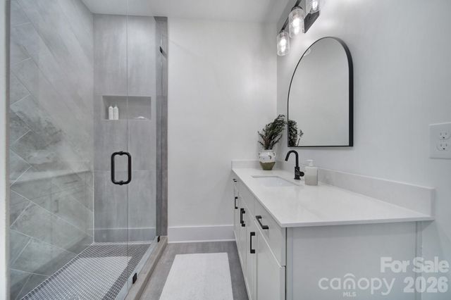 911 Laurel Creek Lane, Charlotte, NC 28211