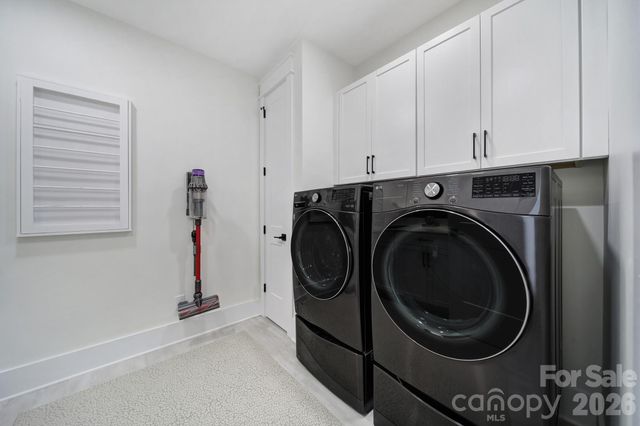 911 Laurel Creek Lane, Charlotte, NC 28211