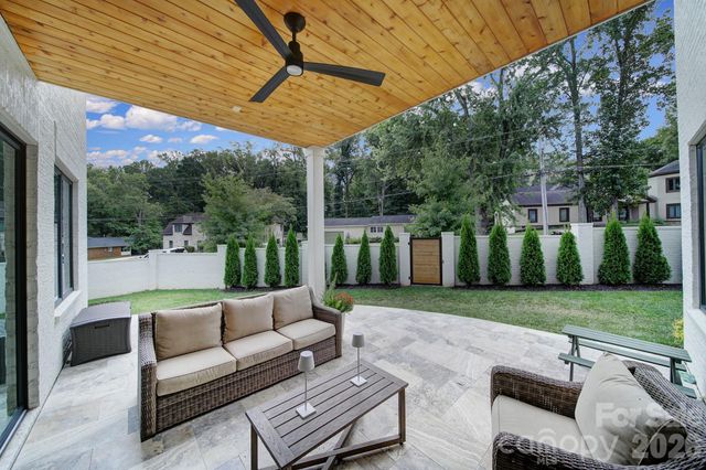 911 Laurel Creek Lane, Charlotte, NC 28211