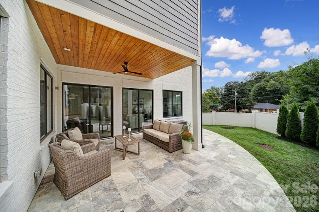 911 Laurel Creek Lane, Charlotte, NC 28211