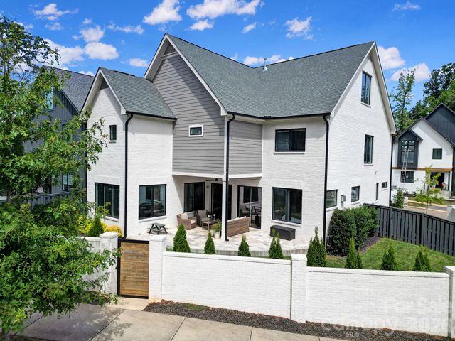 911 Laurel Creek Lane, Charlotte, NC 28211