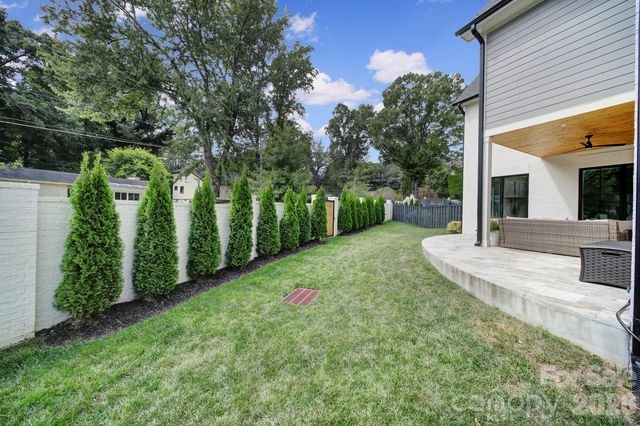 911 Laurel Creek Lane, Charlotte, NC 28211