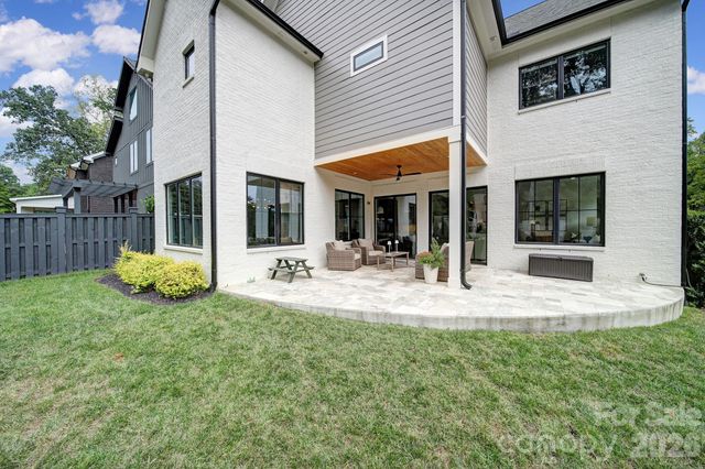 911 Laurel Creek Lane, Charlotte, NC 28211