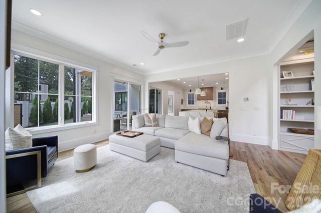 911 Laurel Creek Lane, Charlotte, NC 28211