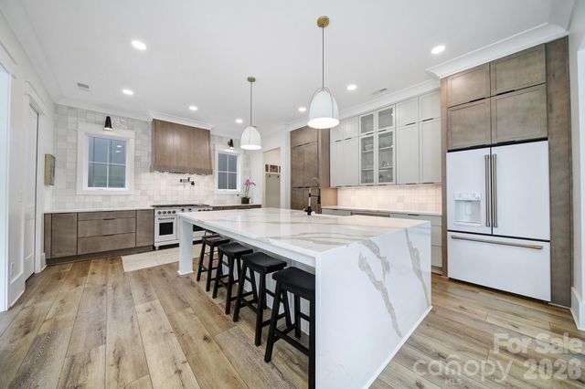 911 Laurel Creek Lane, Charlotte, NC 28211