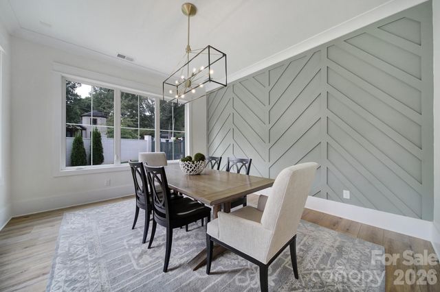 911 Laurel Creek Lane, Charlotte, NC 28211