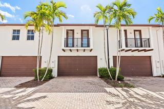 4750 Monarch Way, Coconut Creek, FL 33073