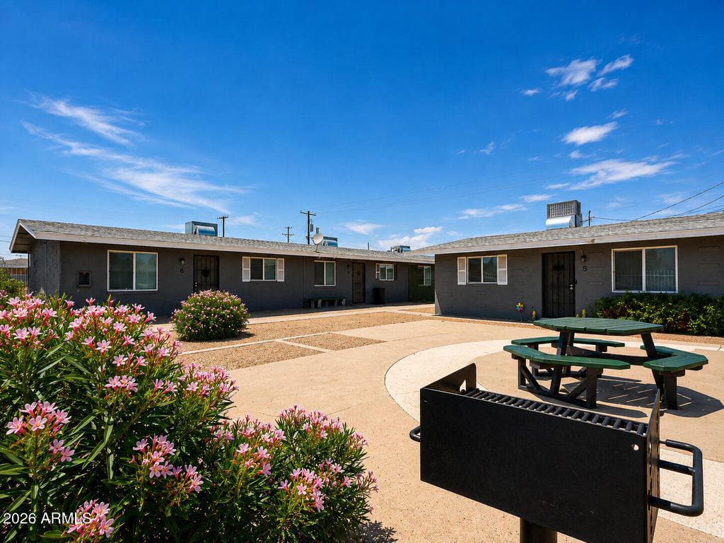 2210 W DEVONSHIRE Avenue, Phoenix, AZ 85015 — exterior