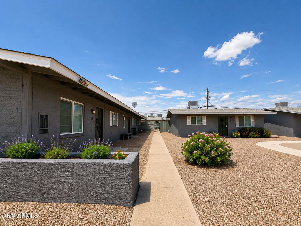 2210 W DEVONSHIRE Avenue, Phoenix, AZ 85015 — photo 2