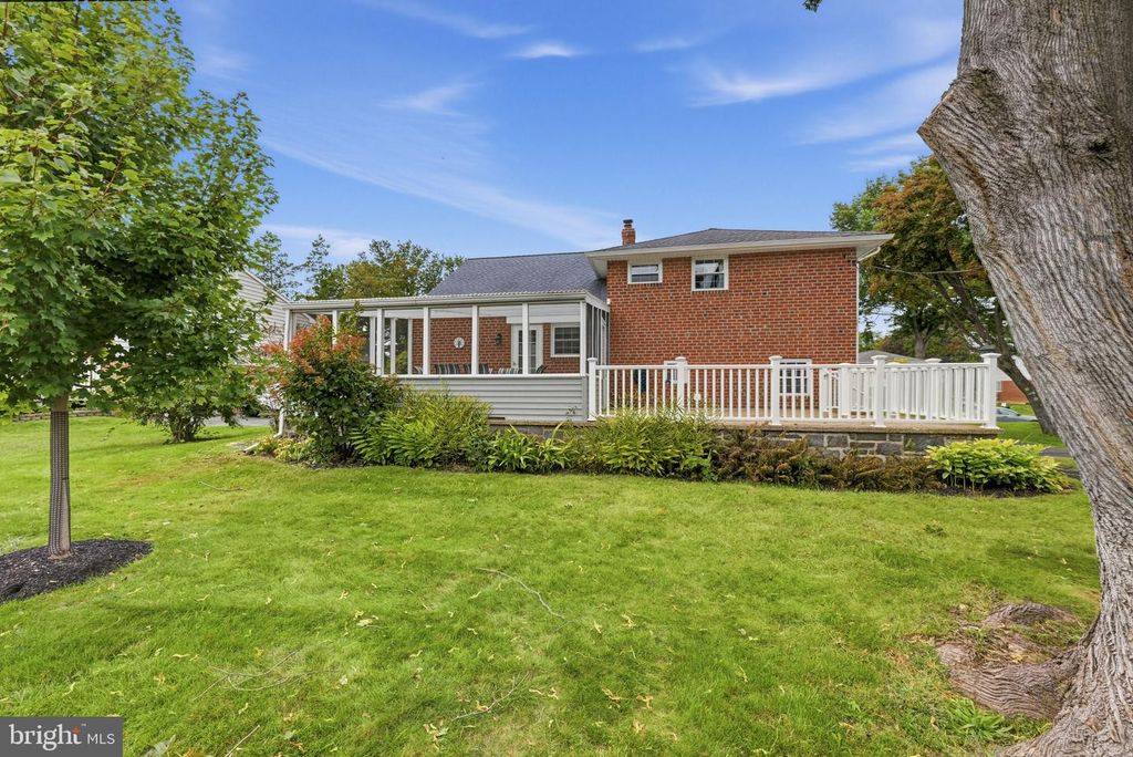 620 SCHOOL LN, Wallingford, PA 19086 — photo 2