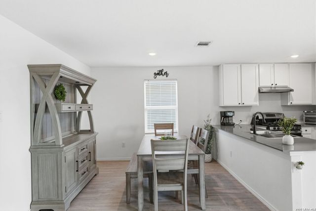 124 Maverick Cove, Pleasanton, TX 78064