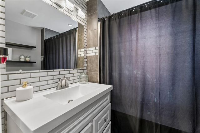 3425 Park Avenue, Kansas City, MO 64109