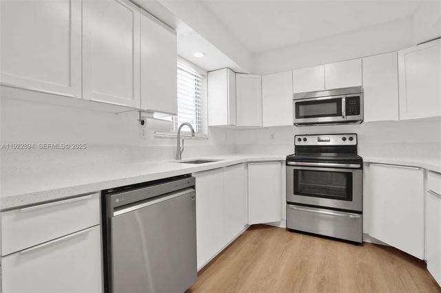 1601 Bay Rd 8, Miami Beach, FL 33139