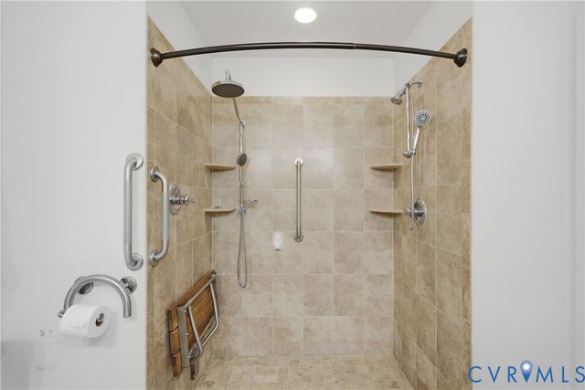 2043 Maginoak Ct, North Chesterfield, VA 23236