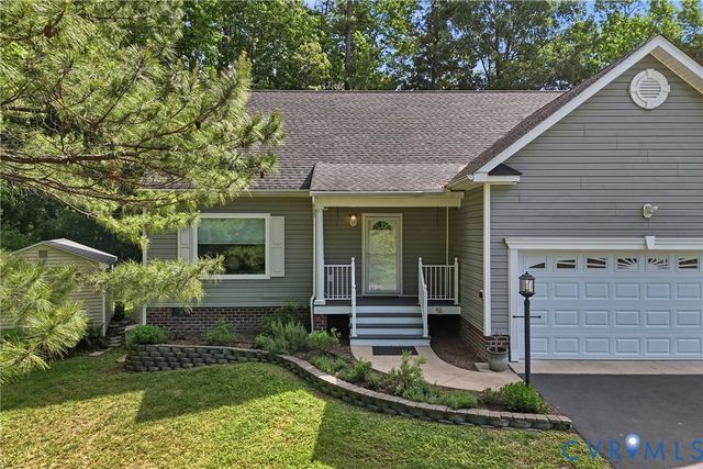 2043 Maginoak Ct, North Chesterfield, VA 23236