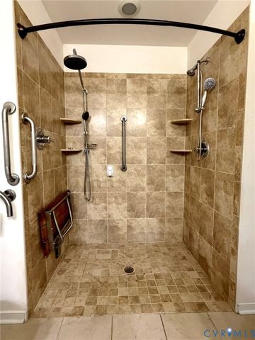 2043 Maginoak Ct, North Chesterfield, VA 23236