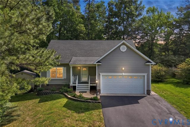 2043 Maginoak Ct, North Chesterfield, VA 23236