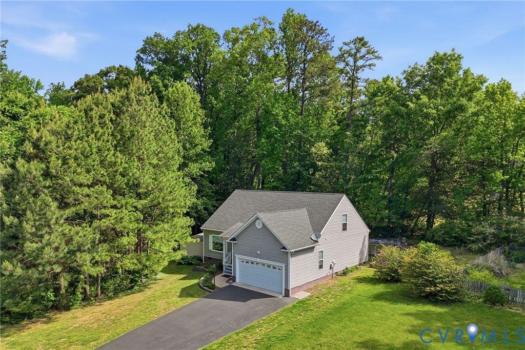 2043 Maginoak Ct, North Chesterfield, VA 23236