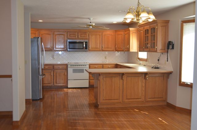 806 W Honeysuckle Lane, Nixa, MO 65714