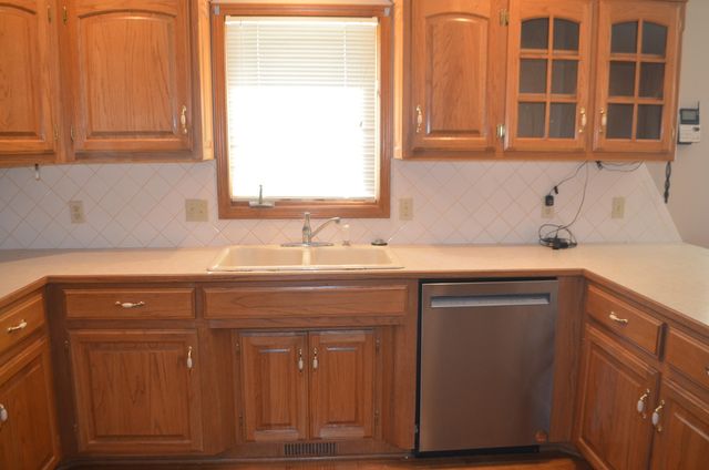 806 W Honeysuckle Lane, Nixa, MO 65714