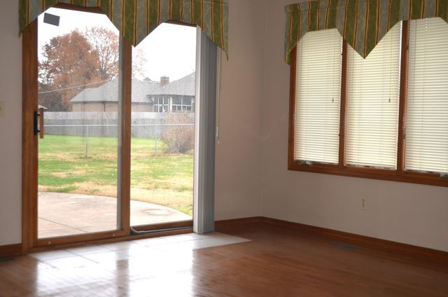 806 W Honeysuckle Lane, Nixa, MO 65714