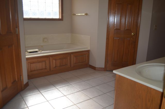 806 W Honeysuckle Lane, Nixa, MO 65714