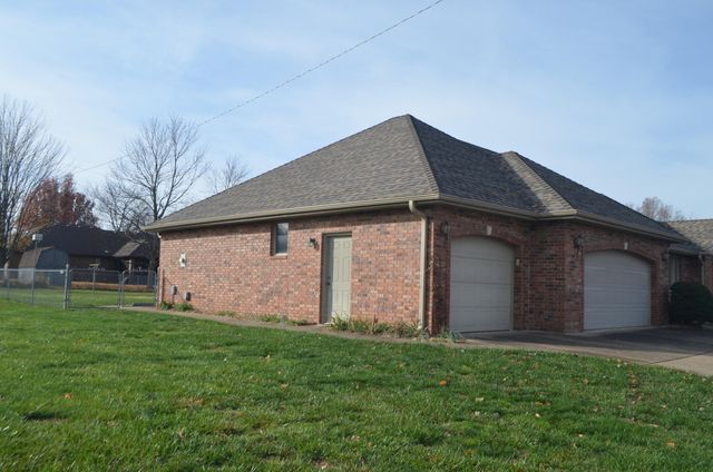 806 W Honeysuckle Lane, Nixa, MO 65714