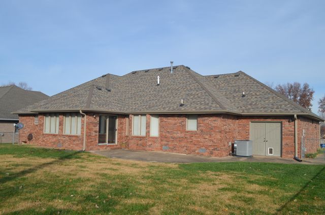 806 W Honeysuckle Lane, Nixa, MO 65714
