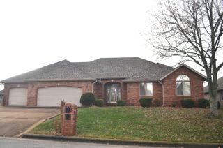 806 W Honeysuckle Lane, Nixa, MO 65714