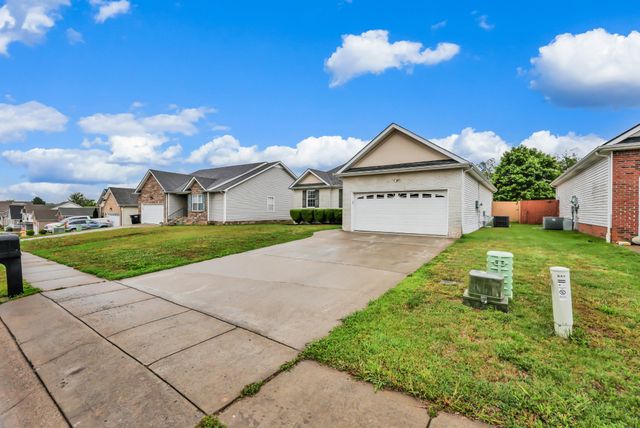 2625 Arthurs Ct, Clarksville, TN 37040