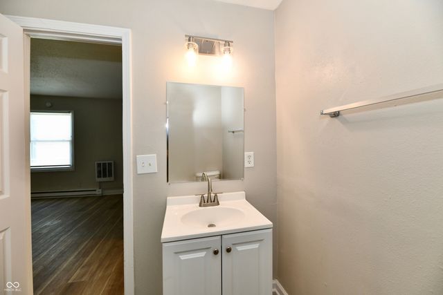 955 N Belmont Avenue, Indianapolis, IN 46222